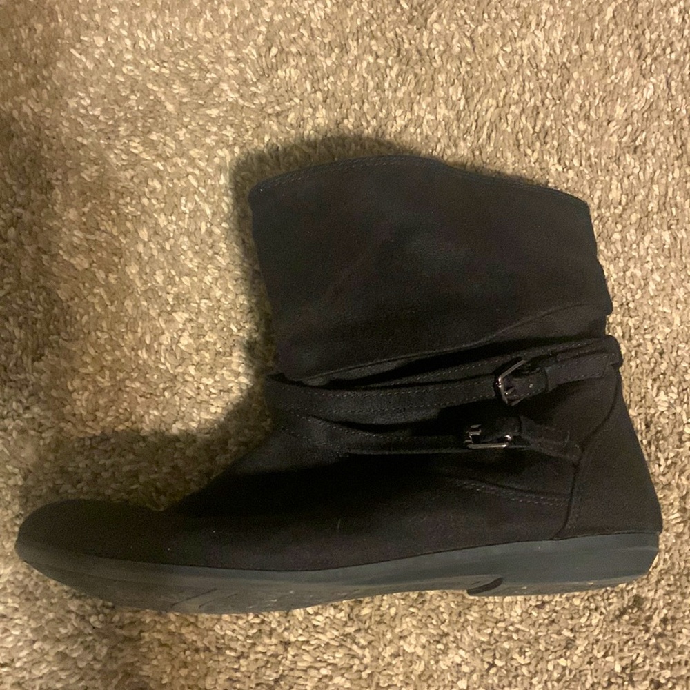 GUC women’s faux suede bootie